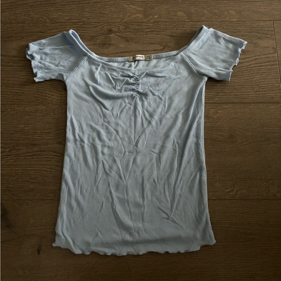 Cute light  blue top - Picture 1 of 2